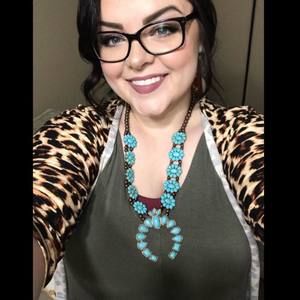 Meet your Posher, Raelee